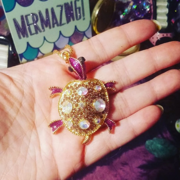 Betsey Johnson turtle necklace - Picture 3 of 5